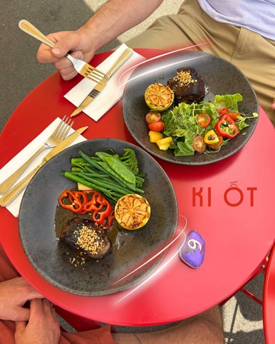 Ki-ot table for two